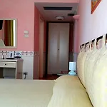 Caroline 酒店 4*