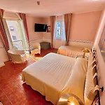 Caroline 4*