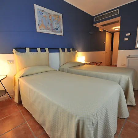 Caroline Hotel 4*