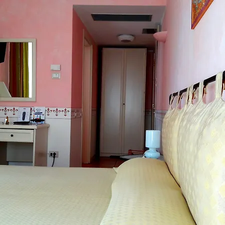 Caroline Hotel 4*