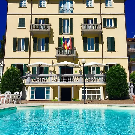 Caroline 4*