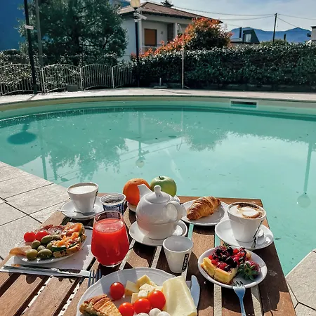Hotel Caroline Brusimpiano