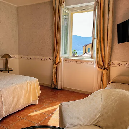 Caroline Hotel Brusimpiano