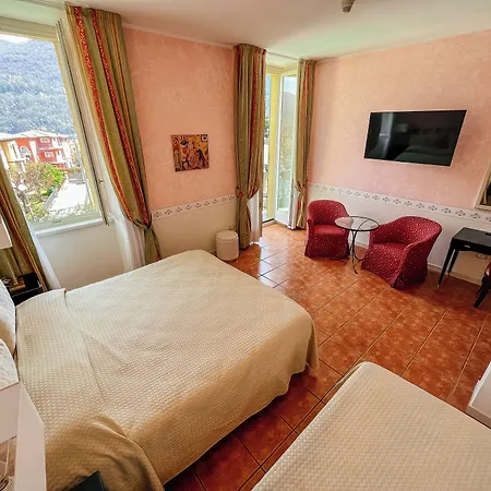 Hotel Caroline Brusimpiano