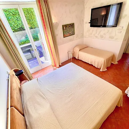 Hotel Caroline 4*