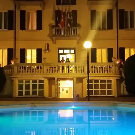 Caroline Hotel 4*