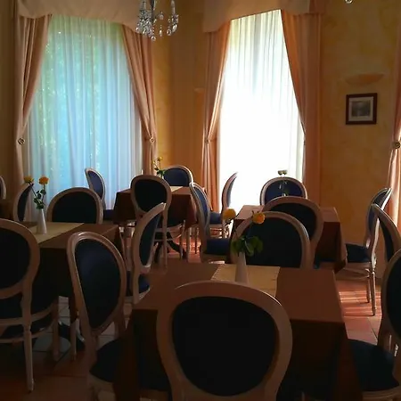 Caroline Hotel Brusimpiano