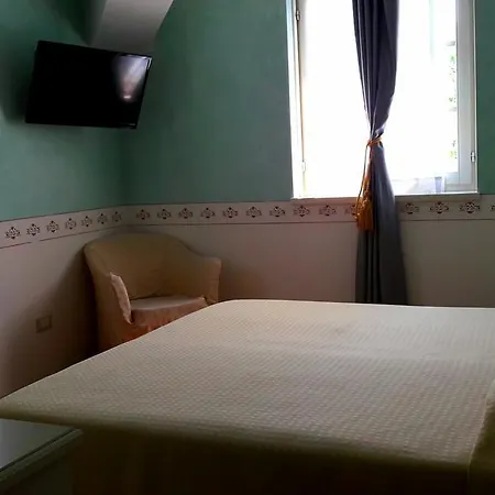 Hotel Caroline