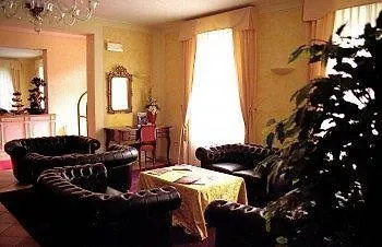 Caroline Hotel Brusimpiano
