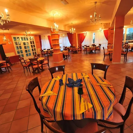 Hotel Caroline Brusimpiano
