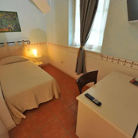 Hotel Caroline Brusimpiano