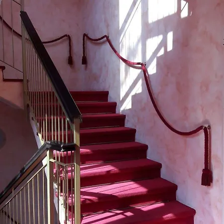 Caroline Hotel