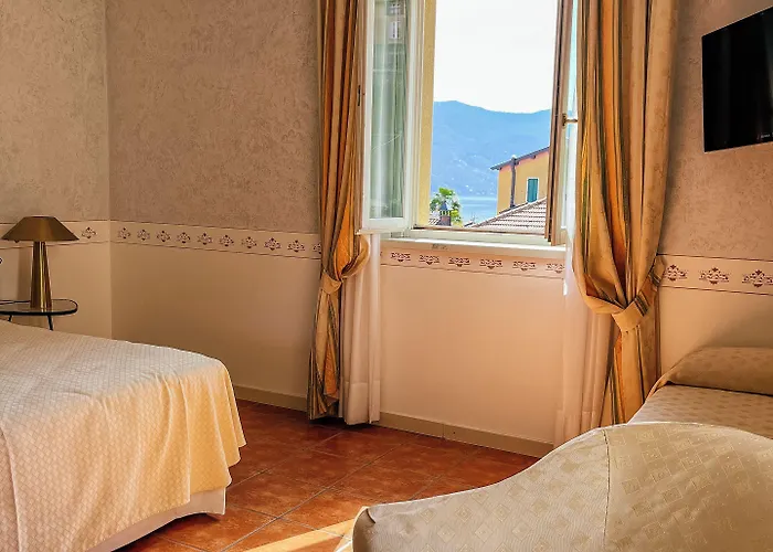 Caroline Hotel Brusimpiano